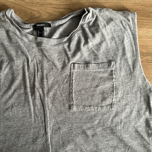Forever 21 Gray Sleeveless Cropped Tank with Pocket - Size Small- EUC - Picture 4 of 4